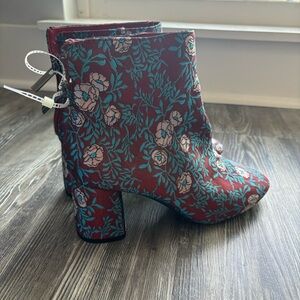 NEW Gianni Bini Size 6.5 Red Teal Floral Print Brocade Booties Boots